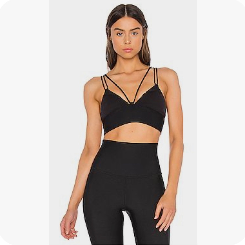 Level Up Sports Bra in black - alo
